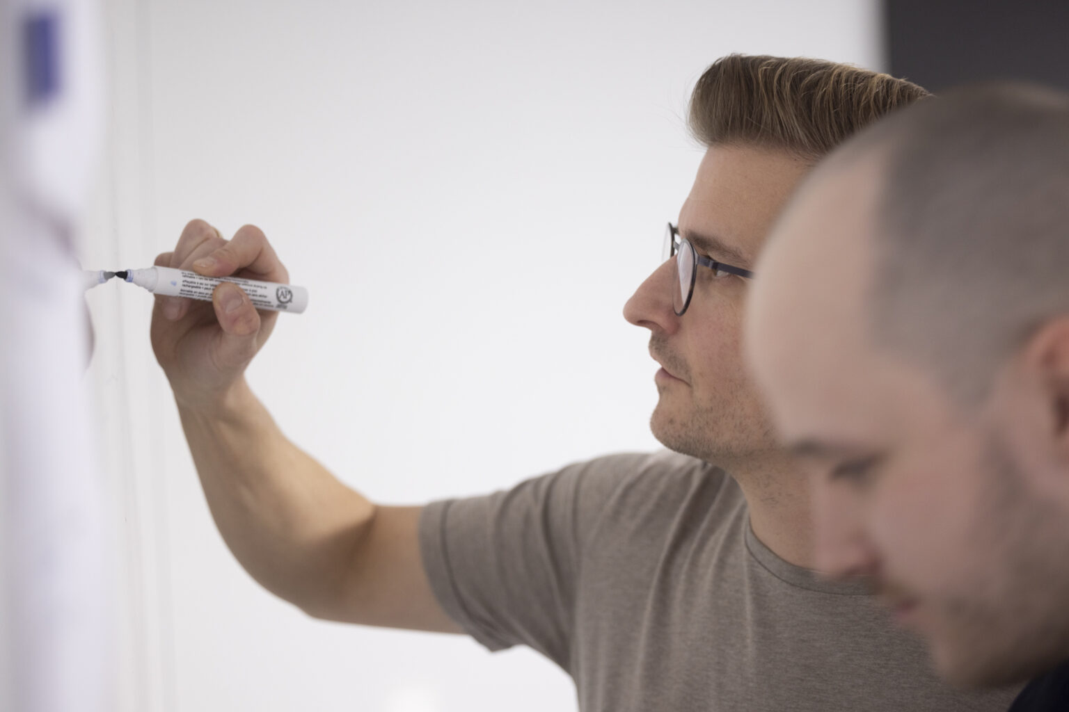 IT konsulenter tegner og rådgiver om it løsninger